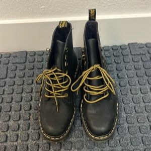 DR MARTENS BOOTS